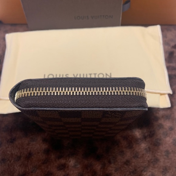 Damier Ebene zippy wallet in good used condition, no flaws - Picture 6 of 8
